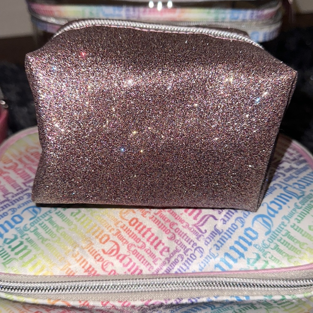 Juicy Couture nested cosmetic/toiletry bag set - Picture 5 of 9